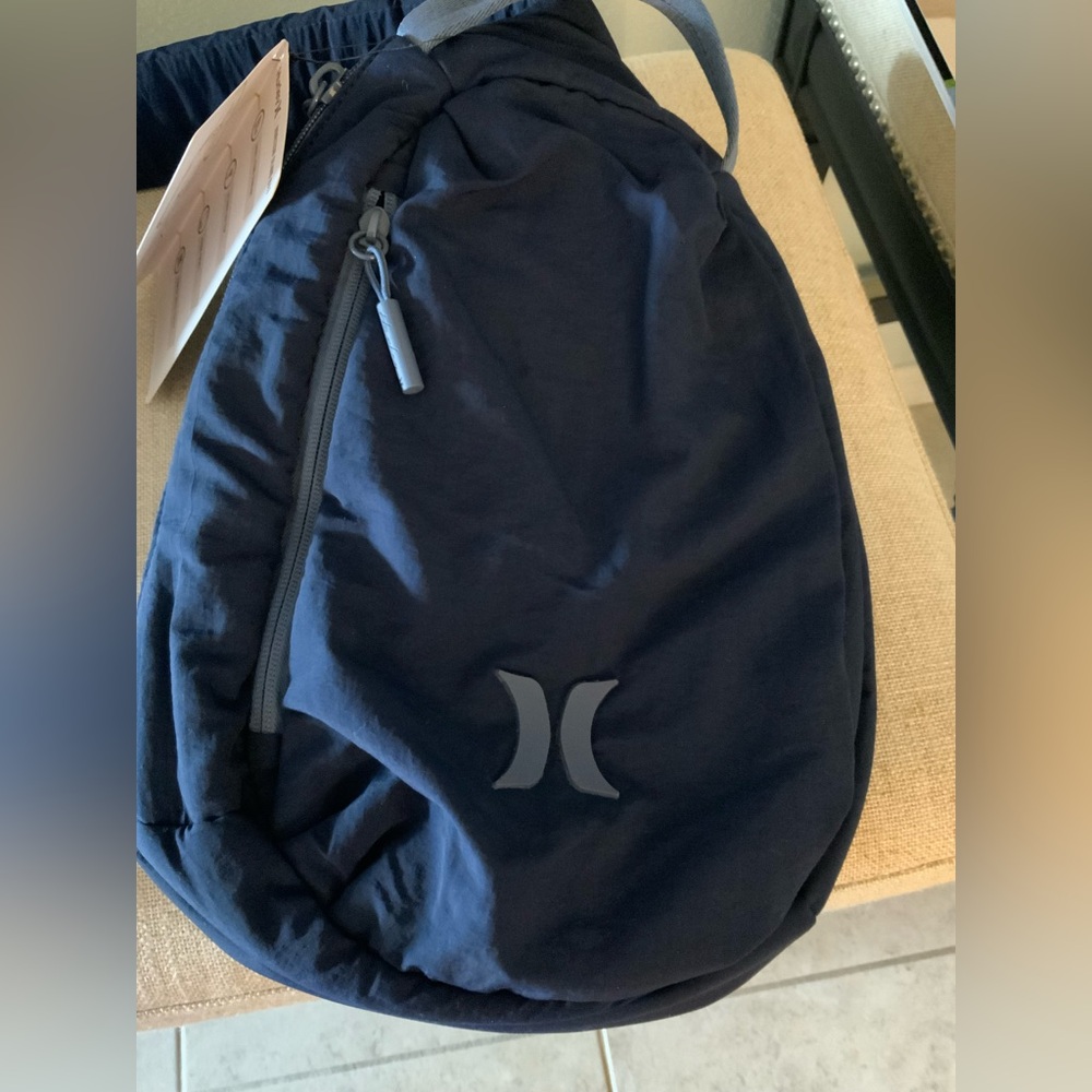 NWT Hurley Horizon Sling Bag